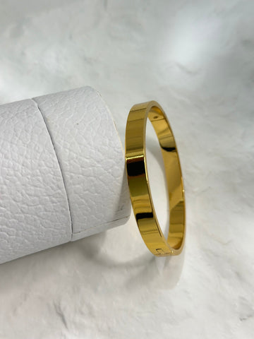 Classic Mirror-Finish Gold Bangle SZ11