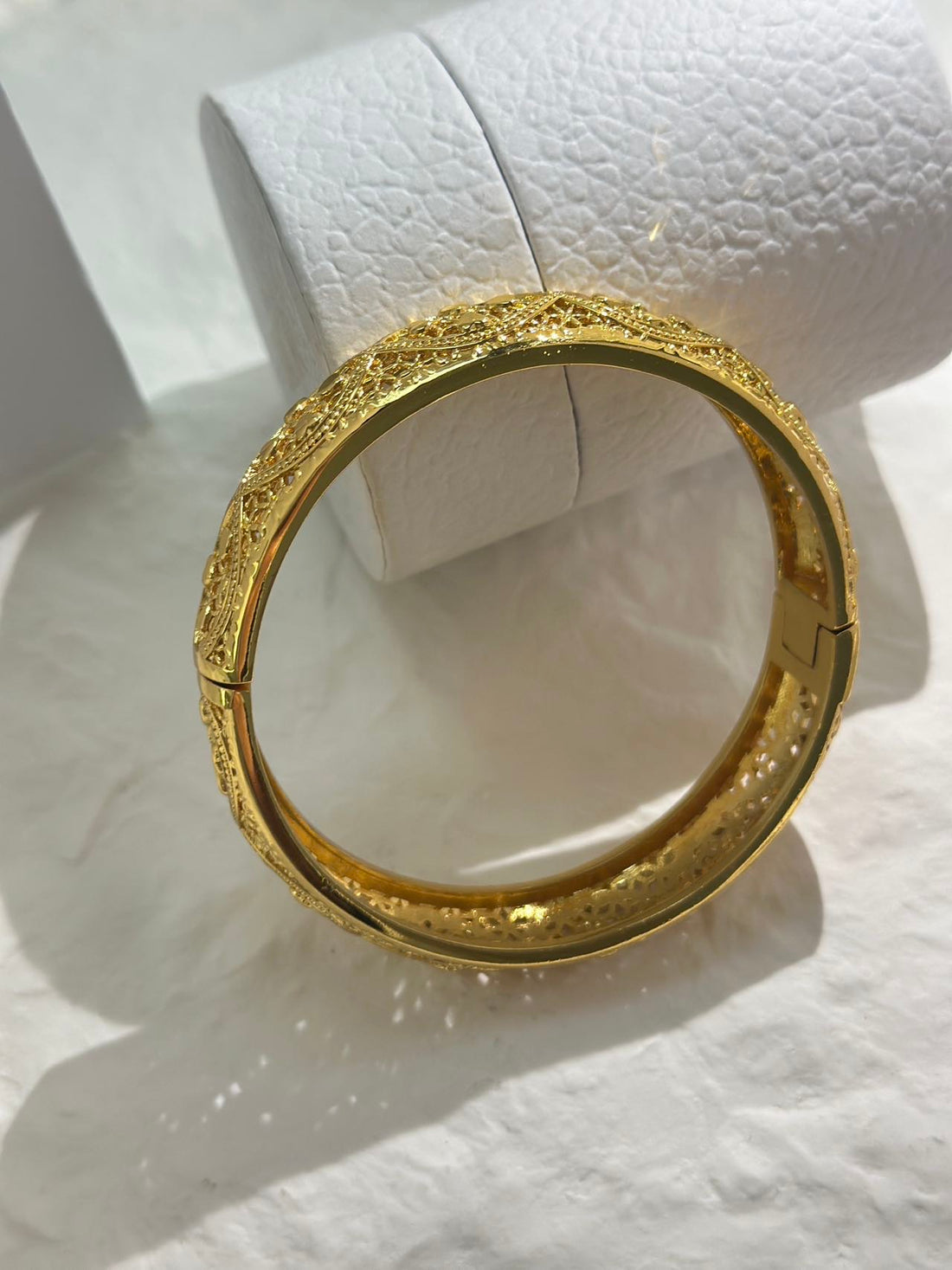 Ornate Infinity Filigree Gold Bangle SZ01