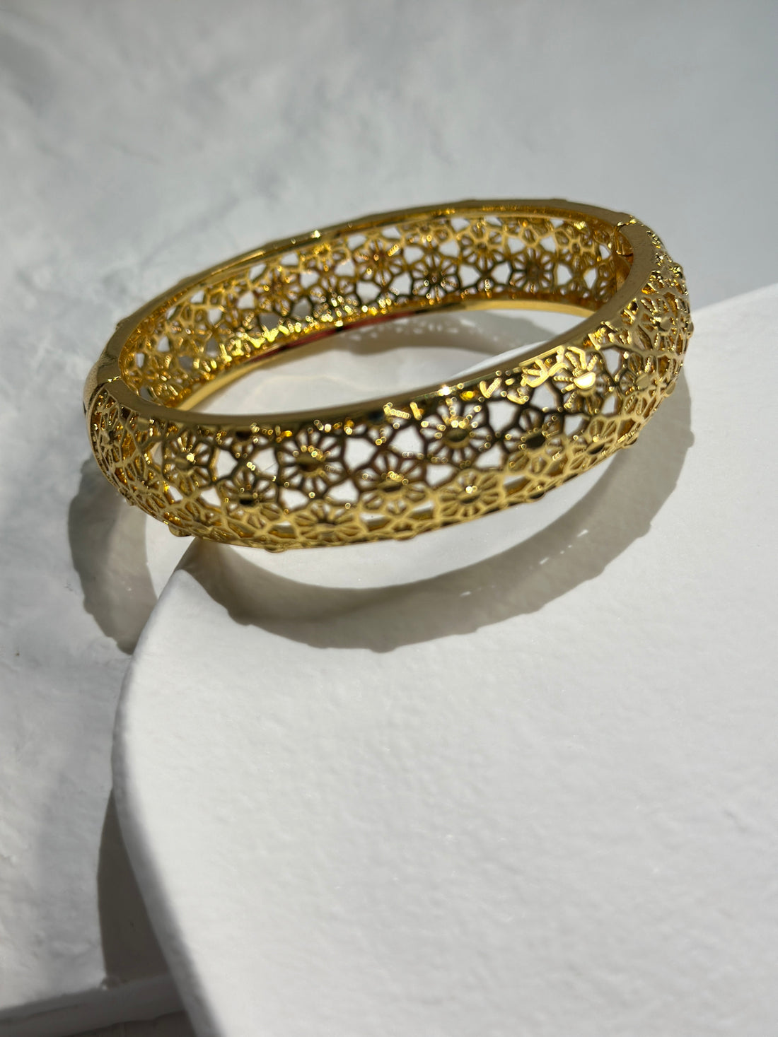Blossom Filigree Gold Bangle SZ09