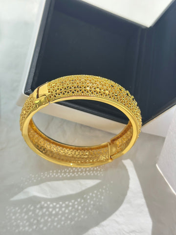 Filigree Lacework Gold Bangle SZ03