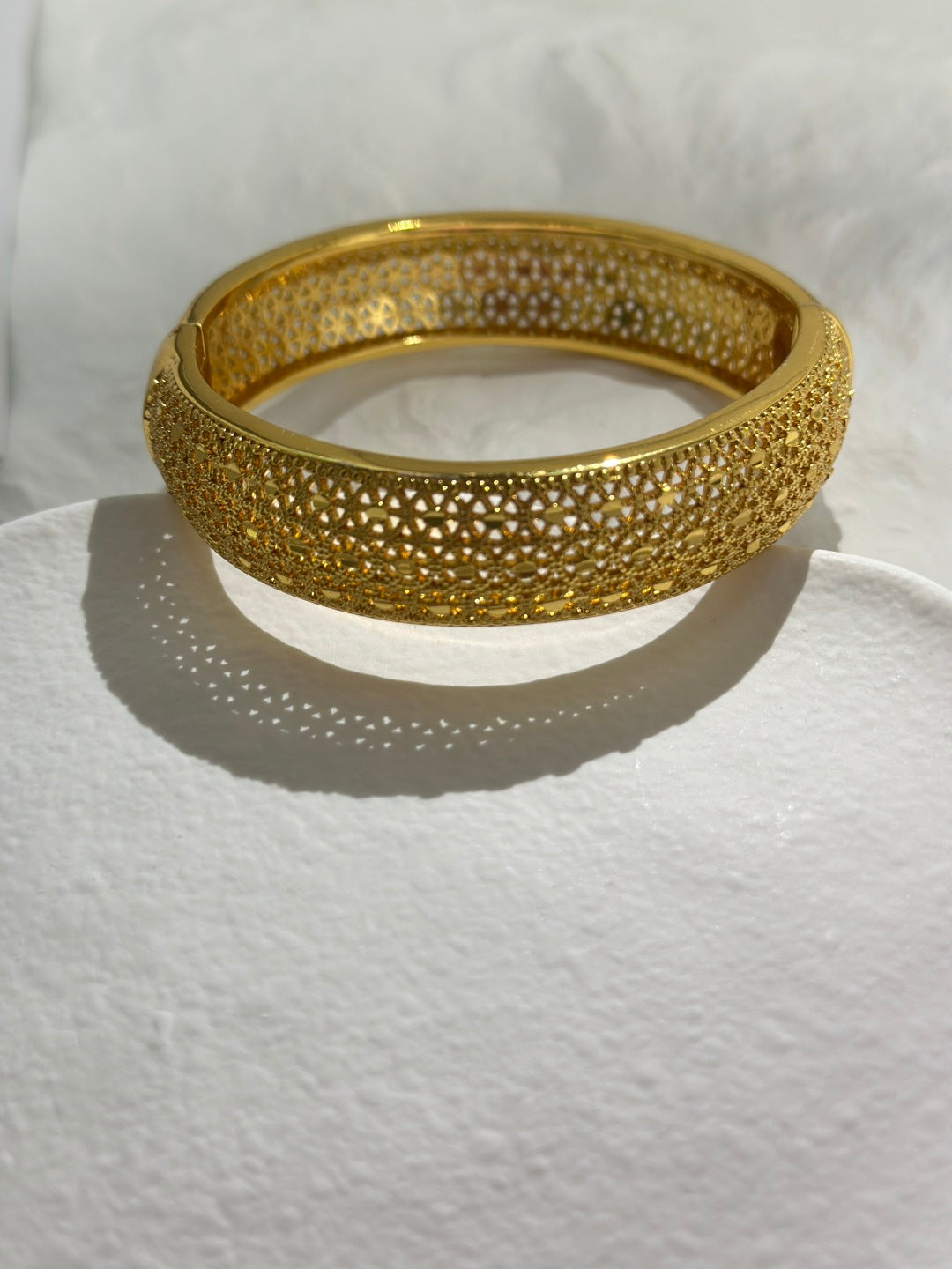 Filigree Lacework Gold Bangle SZ03