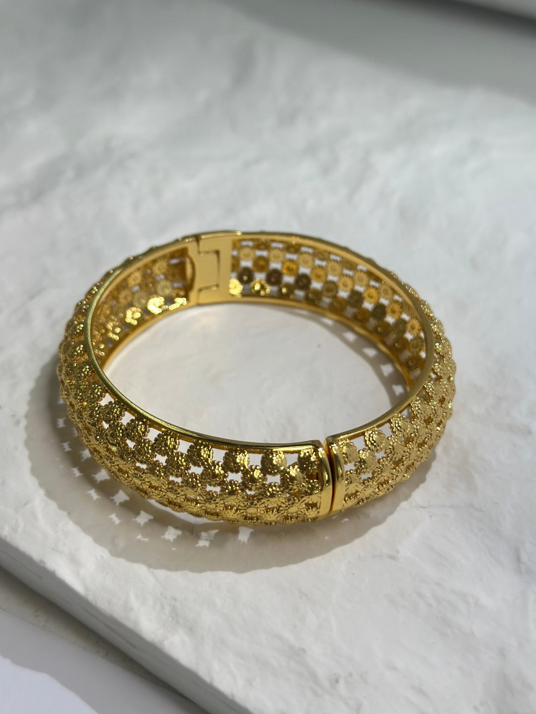 Royal Bloom Gold Bangle SZ08
